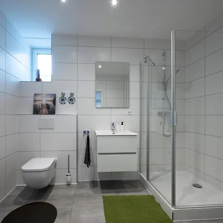 Modernes, Stilvolles 2 *